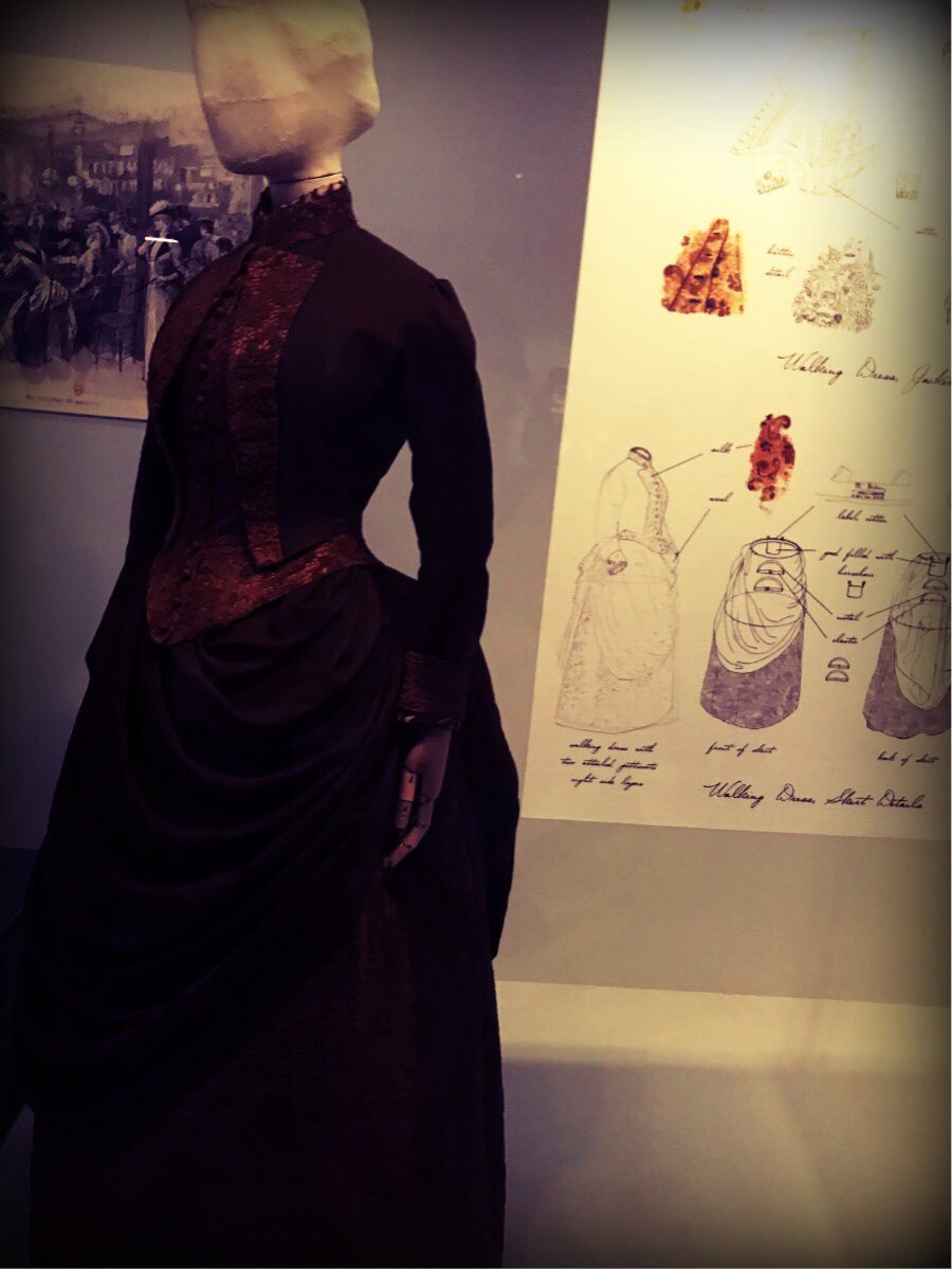 A French walking dress from around 1880. Old and new methods were used to create this outfit.